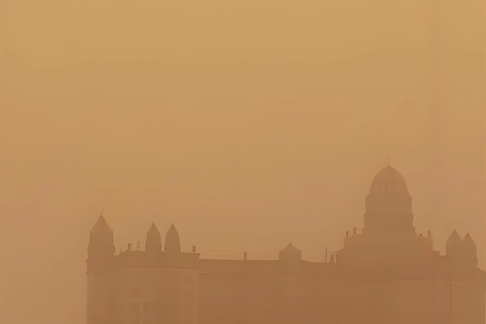 Dust, Sand & Airborne Particles Dust, Sand & Airborne Particles